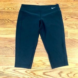 (Fits like XS) Girls Black Nike Dri-Fit Crops